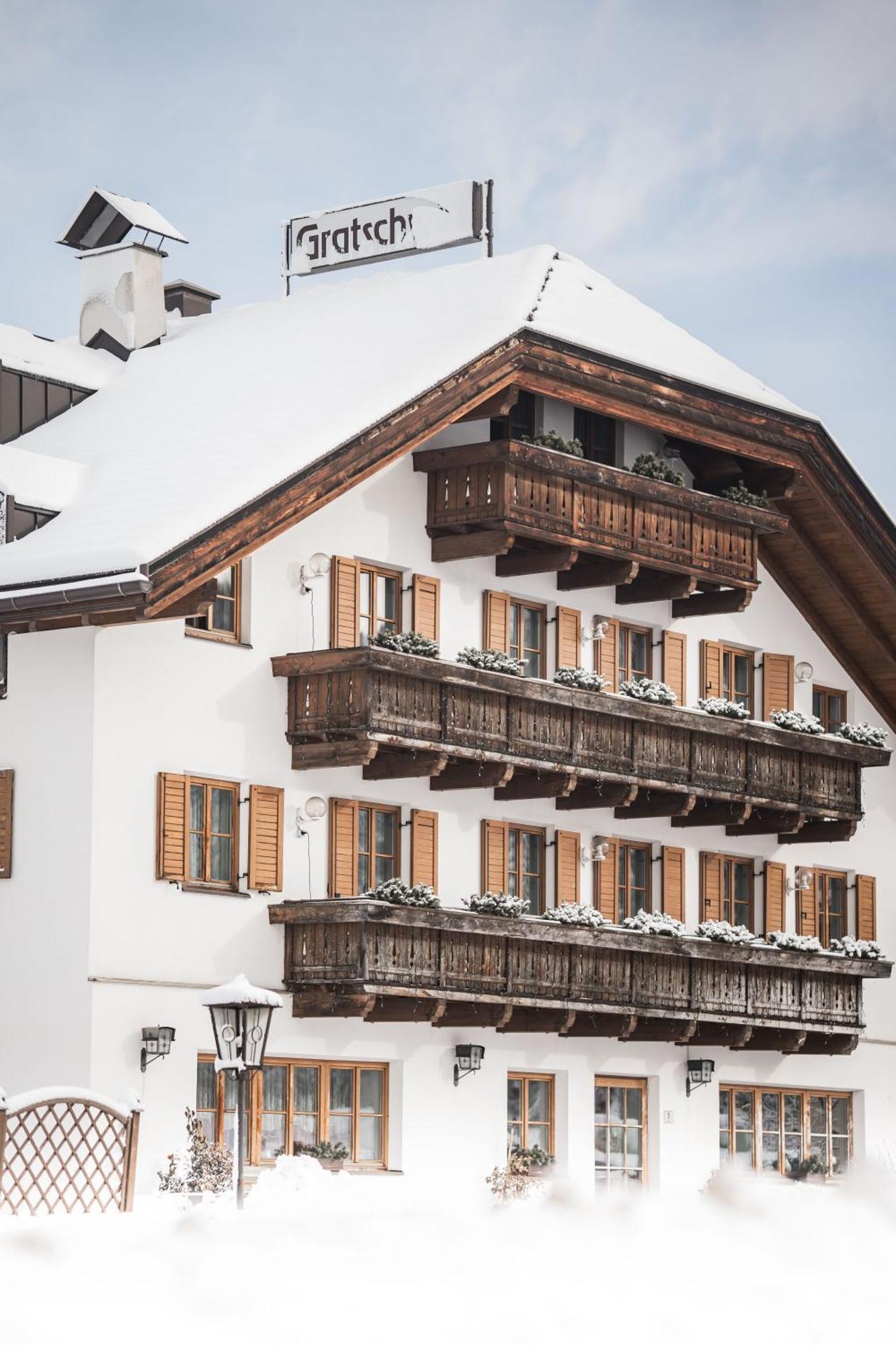 Hotel Gratschwirt Dobbiaco Exterior foto
